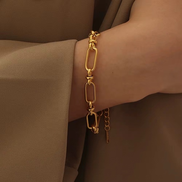 18K Gold Plated Chain Bracelet - Gold Jewelry - Picture 5 of 6
